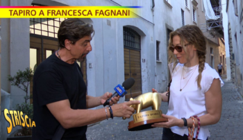 Tapiro di Striscia la Notizia a Francesca Fagnani per l’invito “saltato” di Fedez a Belve: ecco cosa ne pensa la giornalista